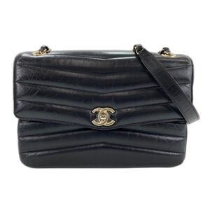 CHANEL Shoulder Bag, Black